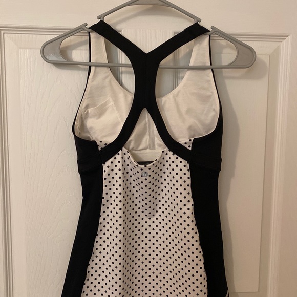 Lululemon workout tank size 4 - Picture 2 of 3